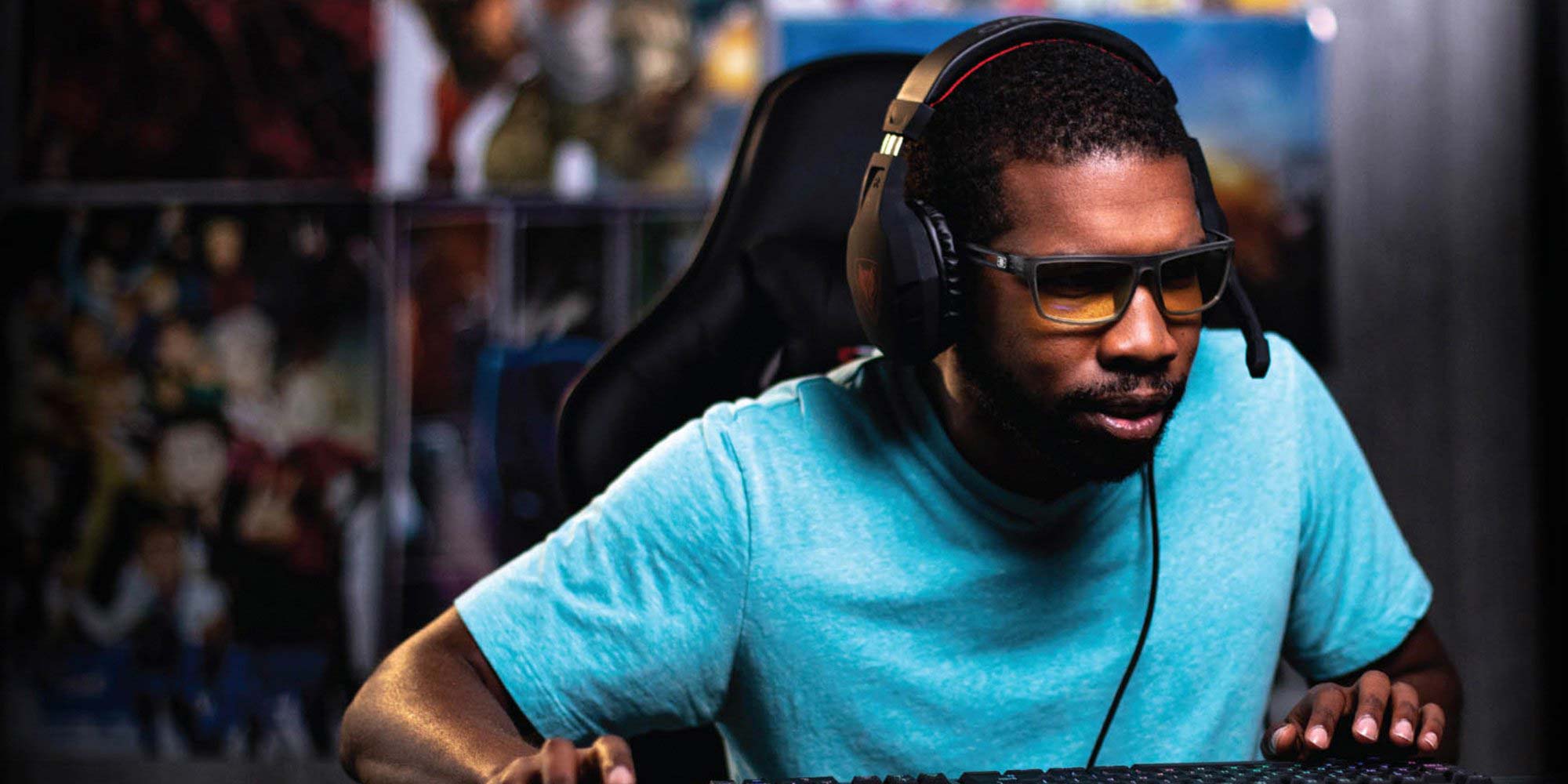 a gamer wearing gunnar valve glasses