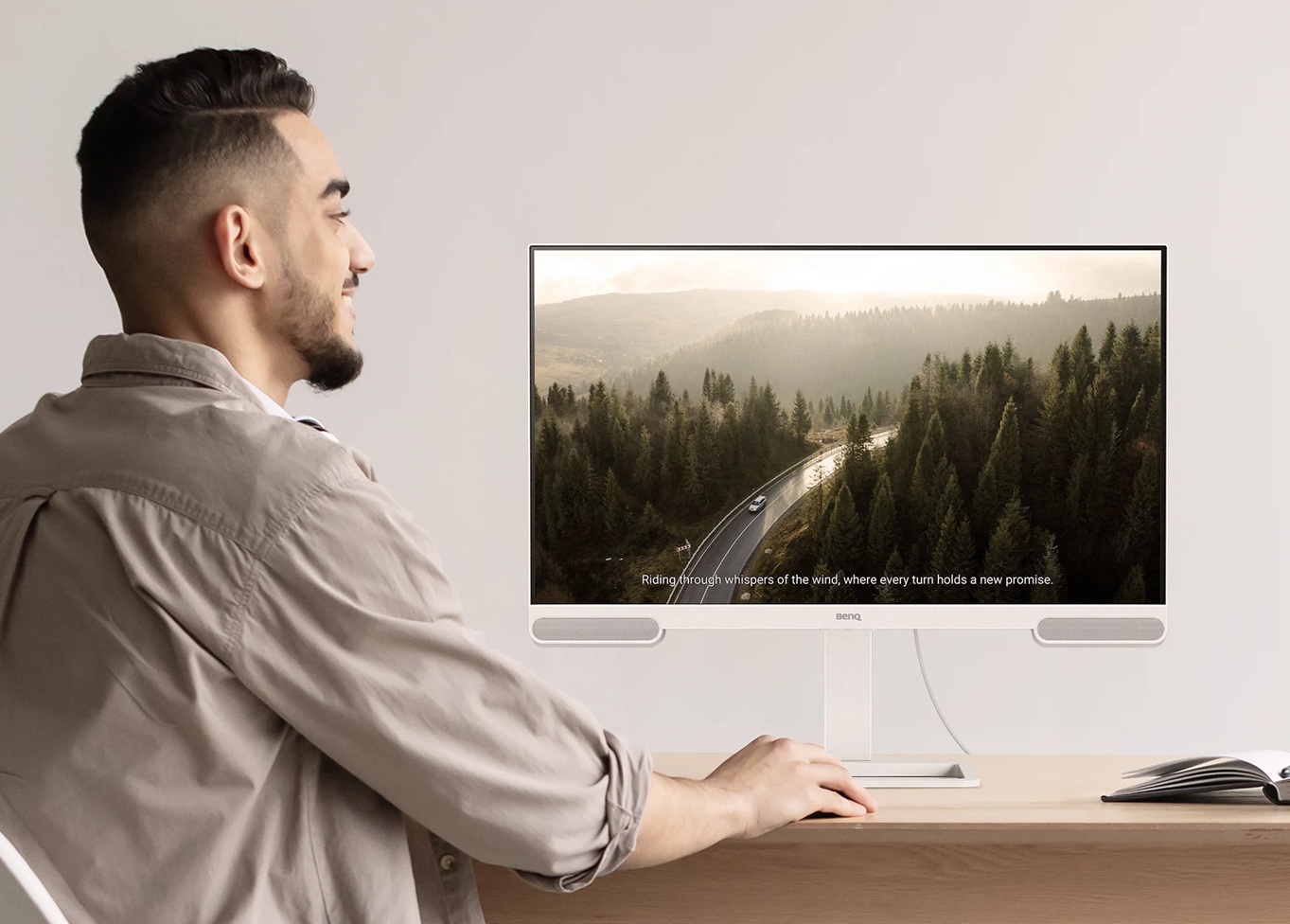 obrázek práce s monitorem BenQ EW2790U