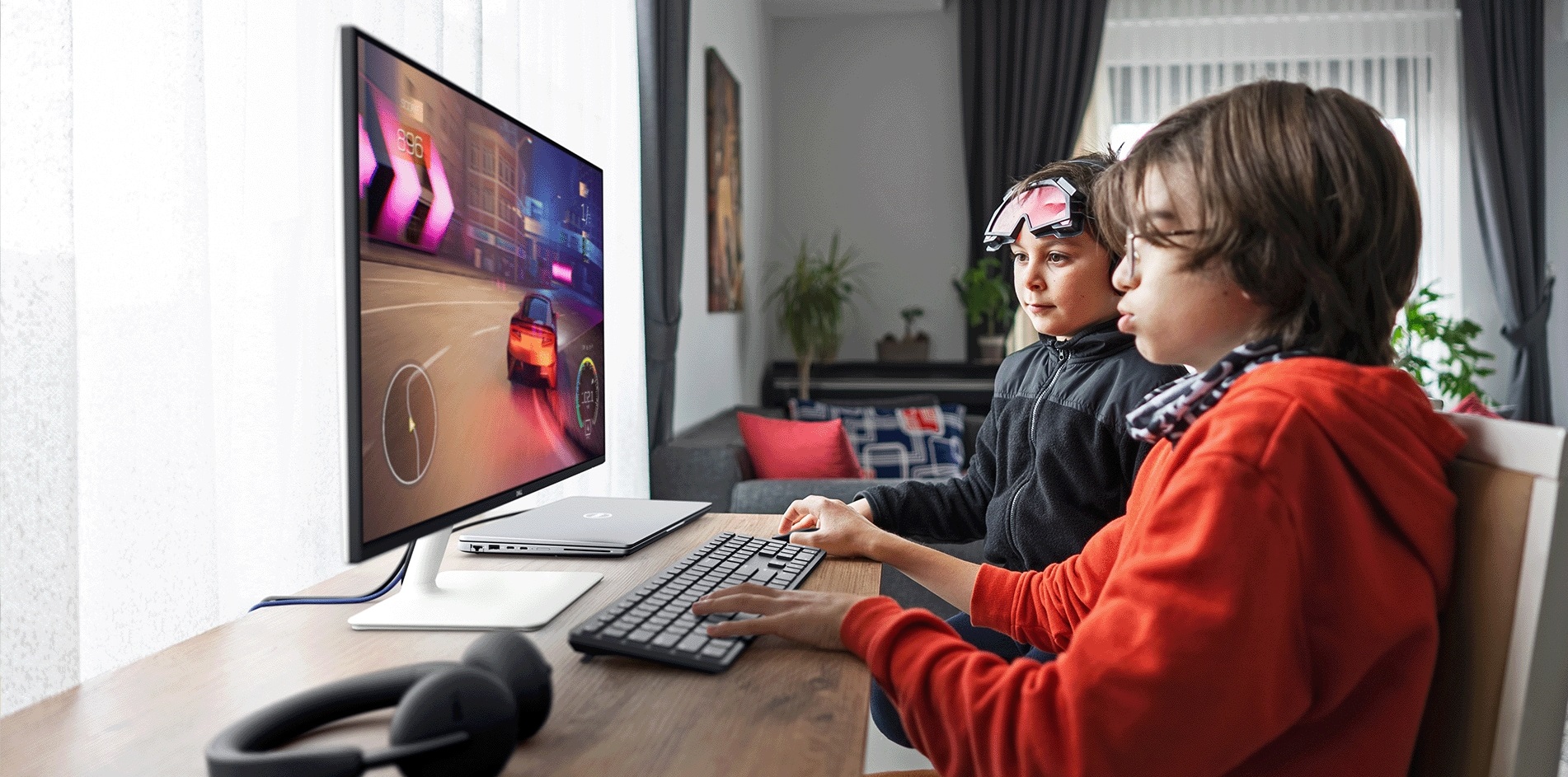 obrázek monitor Dell S2425H během hraní her