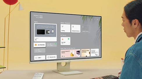monitor LG 27U511SA-W při práci