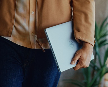 obrázek notebook Dell 14 Plus přenášení