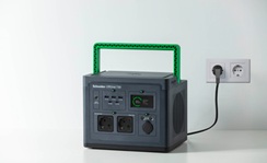obrázek APC OffGrid Portable Power Station 700 napájení ze sítě