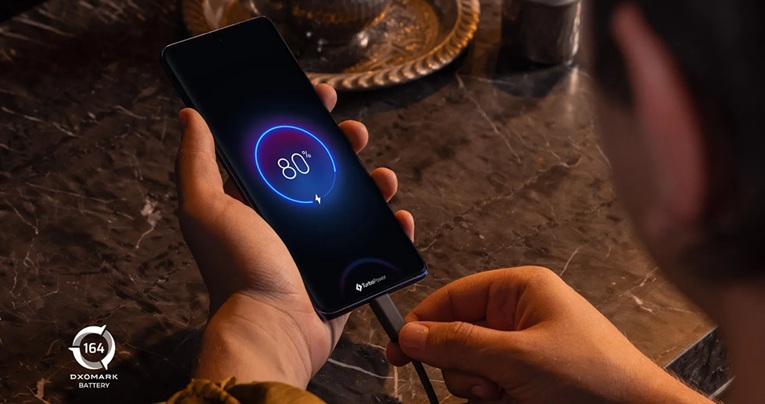 smartphone Motorola EDGE 60 Pro napájení Turbo Power