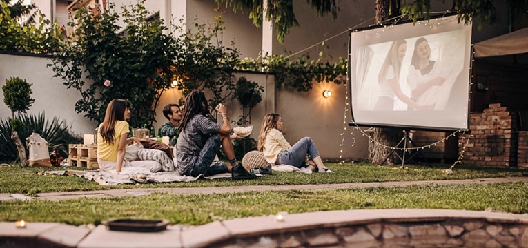 Helmer SP 600 Full HD promítání venku
