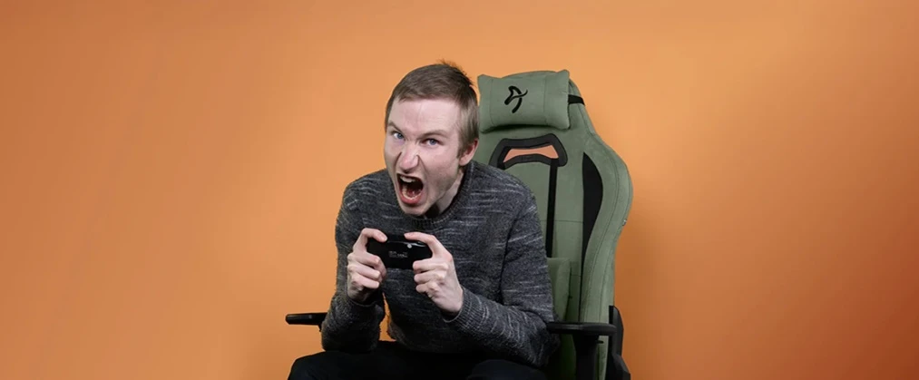 obrázek herní židle a hráče