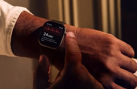 Apple Watch Series 11 na ruce