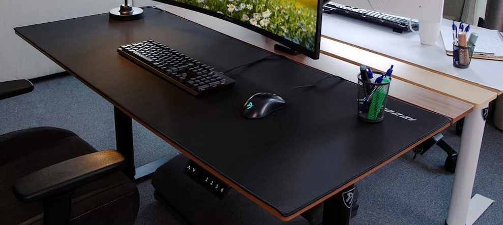 ochranná podložka Arozzi Arena Nordico Mouse Pad na stole