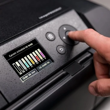 Canon imagePROGRAF PRO-300 detail na displej a tlačítka
