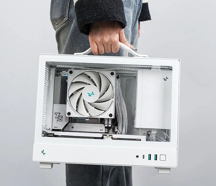 PC skříň DEEPCOOL CH160 Plus rukojeť pro přenášení