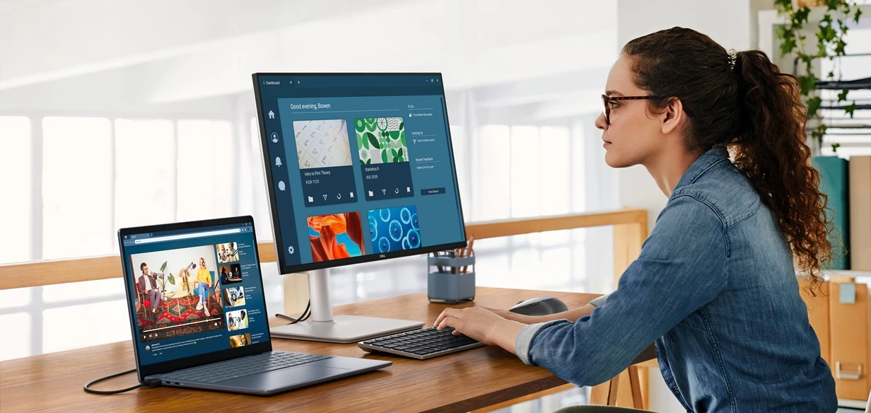 monitor Dell 24 Plus S2425HSM při práci