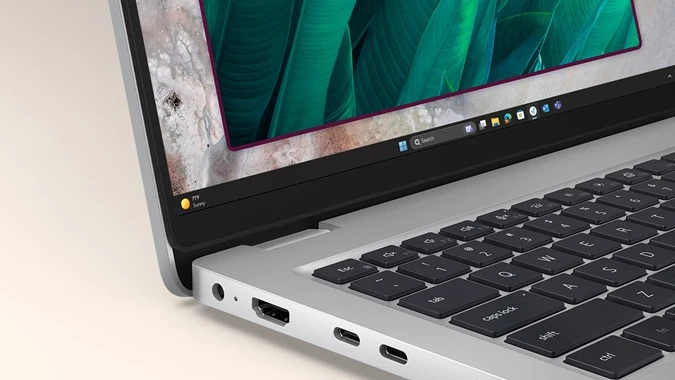 notebook Dell Pro 14 PC14250 detail konektory