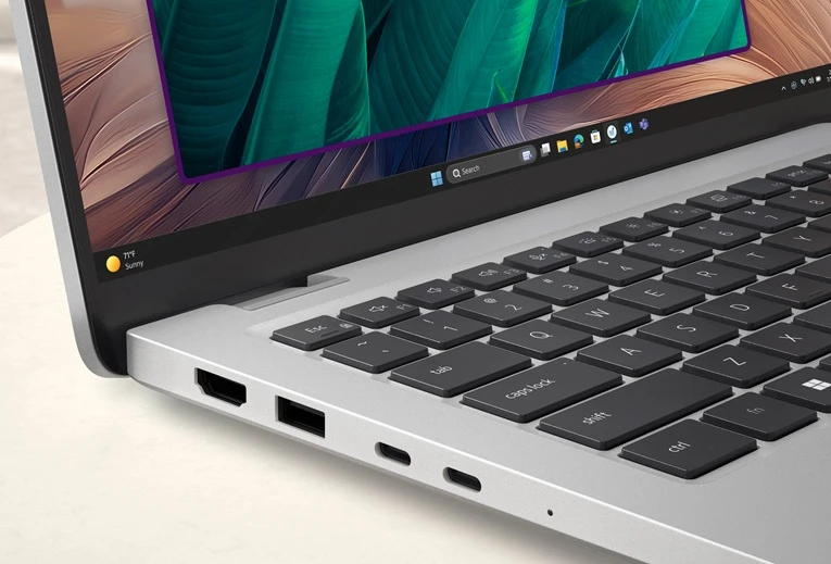 Dell Pro 14 Plus PB14250 detail konektory
