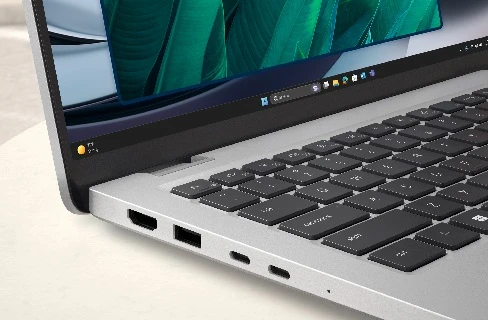 notebook Dell Pro 14 Plus detail konektory