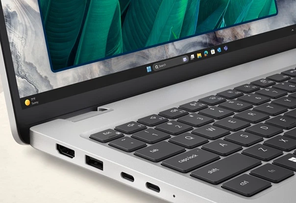 notebook Dell Pro 16 Plus PB16250 konektory detail