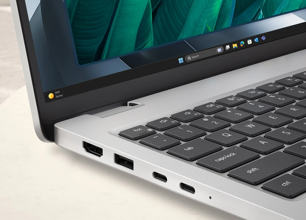 notebook Dell Pro 16 Plus PB16255 detail konektory