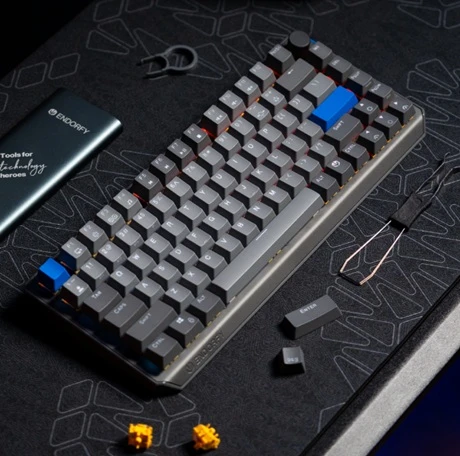 Endorfy Thock V2 75 % Wireless Hot-swap funkce