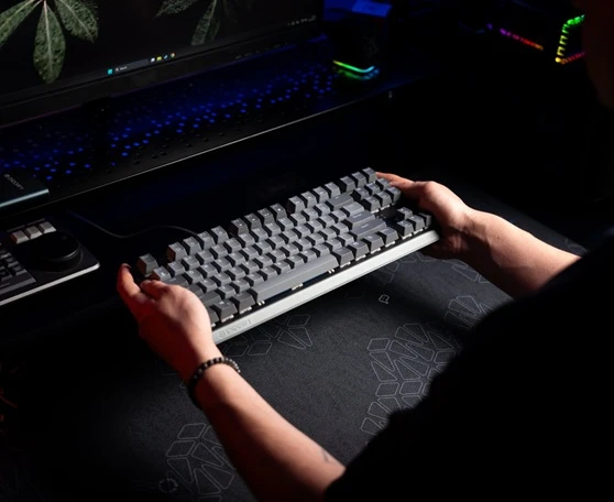 herní klávesnice Endorfy Thock V2 TKL