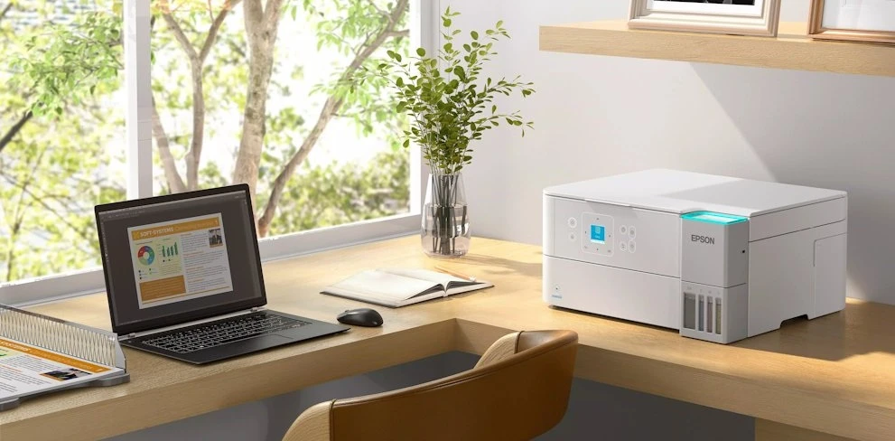 multifunkčná tlačiareň Epson EcoTank L4366 na stole