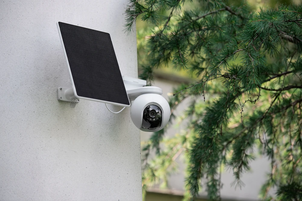 kamera-se-solarnim-panelem