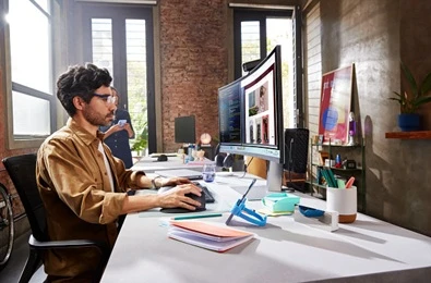 prohnutý monitor HP 738pu