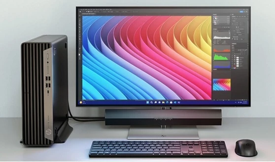 HP Elite SFF 805 G9 na stole