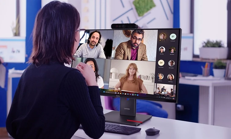 Lenovo ThinkVision T32UD-40 s webmakerou on-line komunikace