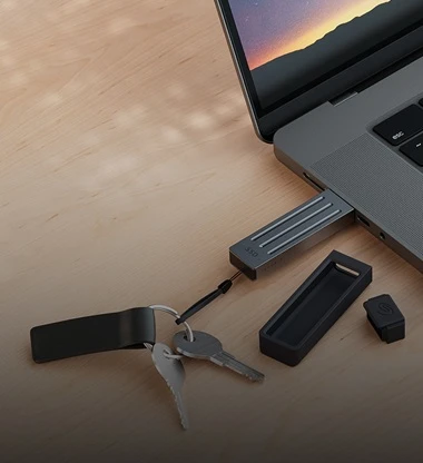 SSD Seagate Ultra Compact připojený k notebooku