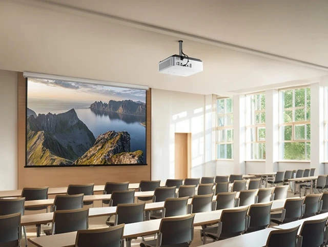 projektor ViewSonic LSC731WU učebna