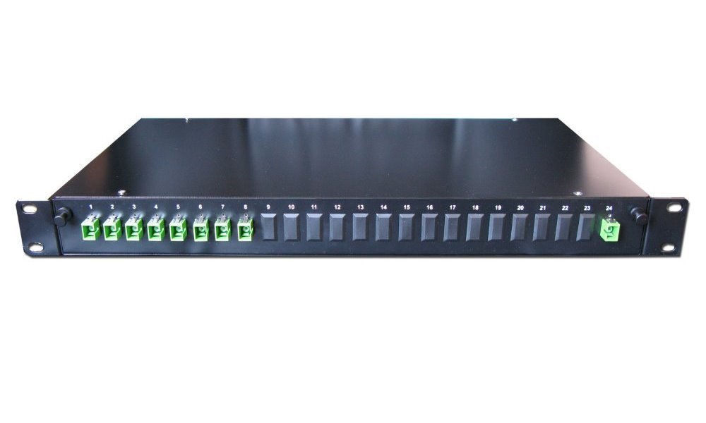 Optický rozbarvovač (MUX/DEMUX) pro CWDM 1:8, skříň 19", 1U, konektory SC/APC