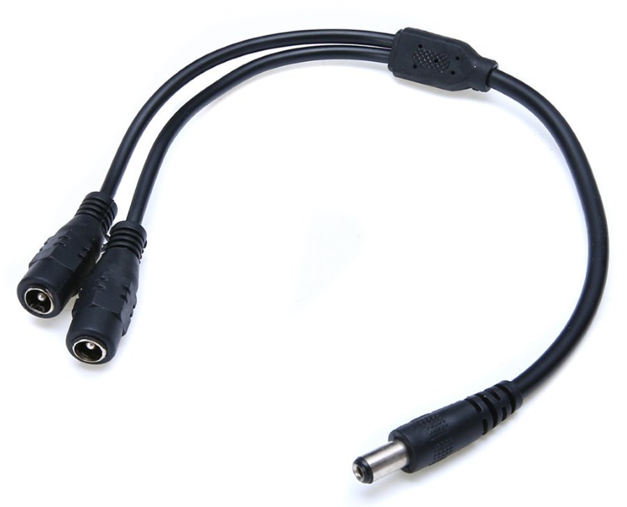 Napájecí kabel s jedním napájecím JACK konektorem (2,1mm) a dvěmi přípojnkami JACK samice