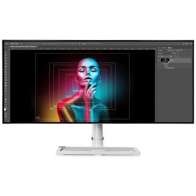 Monitory s rozlišením 5120 x 2160